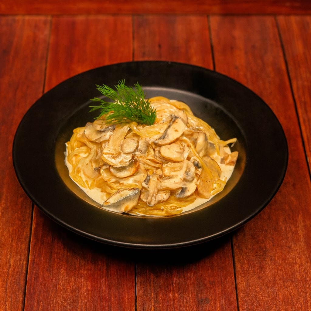 SPAGHETTI WITH MUSHROOM AND TRUFFLE OIL
