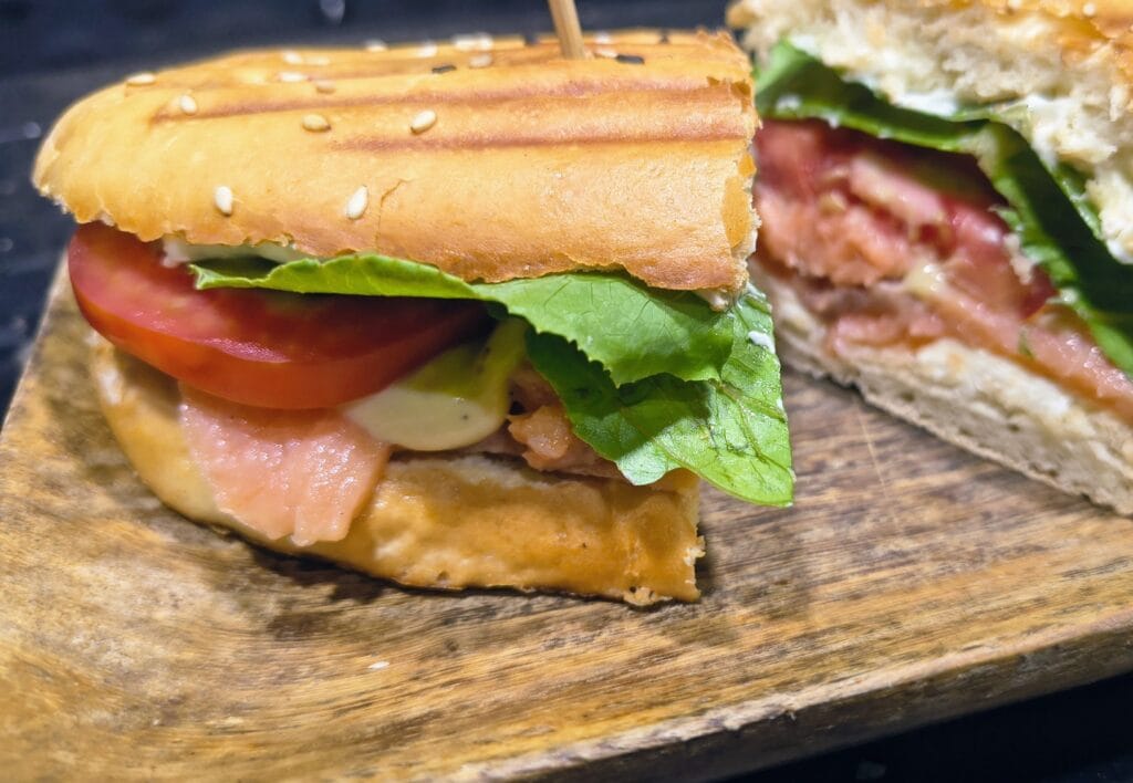 SMOKED SALMON SANDWICH
