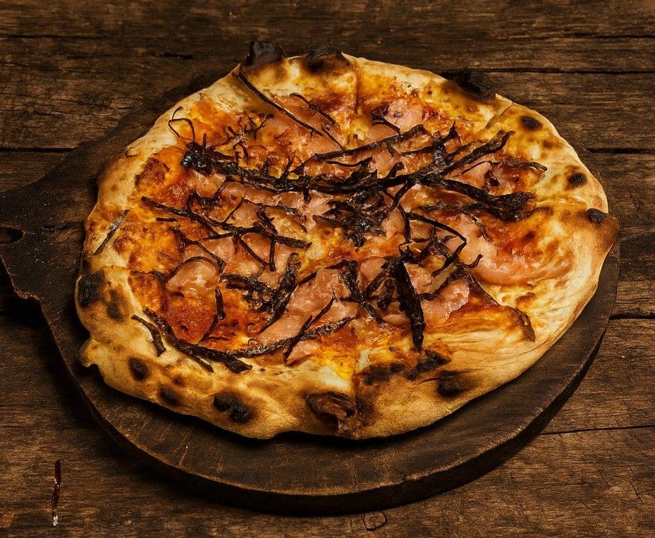 PIZZA WITH SMOKED SALMON