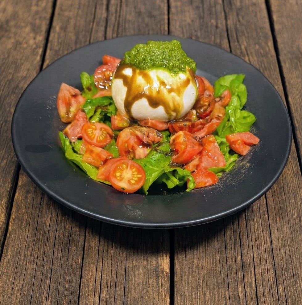 SALAD WITH BURATTA CHEESE